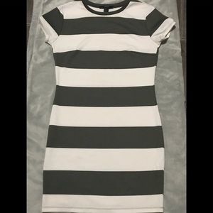 🌳Forever 21 Dress Size Medium